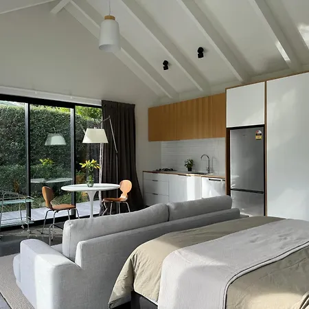 Modern Studio Close To Bayswater Ferry